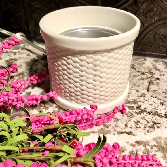 Yankee Candle Basketweave Scenterpiece Warmer
